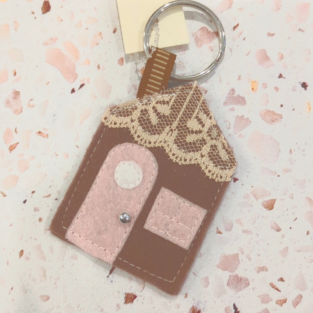 No Place Like Home Cozy Cottage Handcrafted Felt Lace Bead Key Ring | New #1